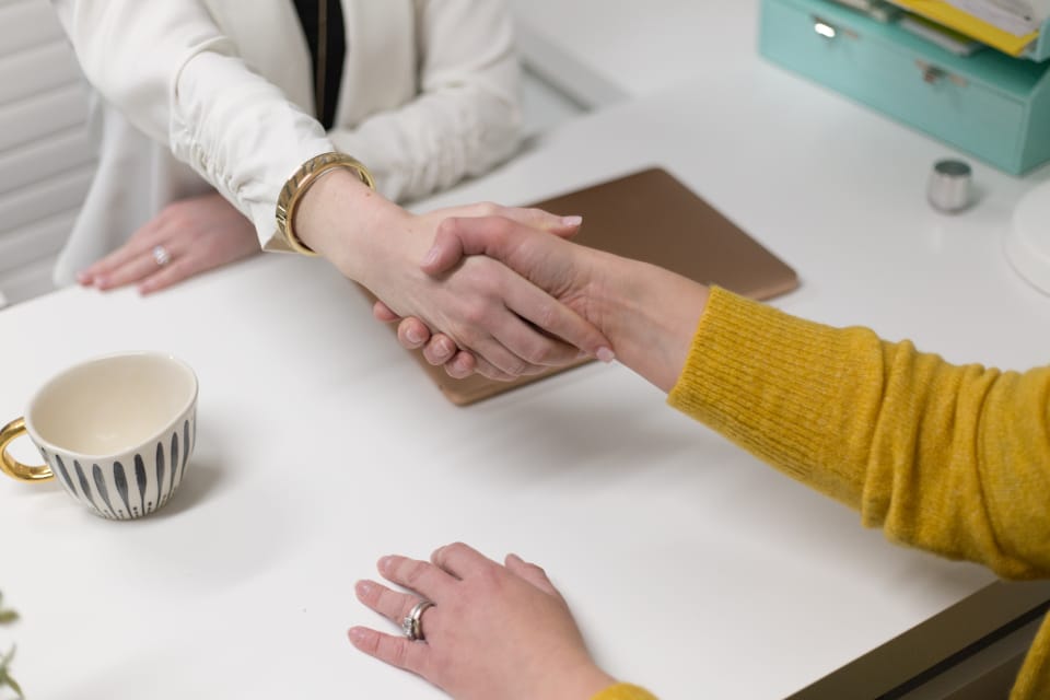 Two professionals shaking hands after choosing an AI automation agency in Egypt